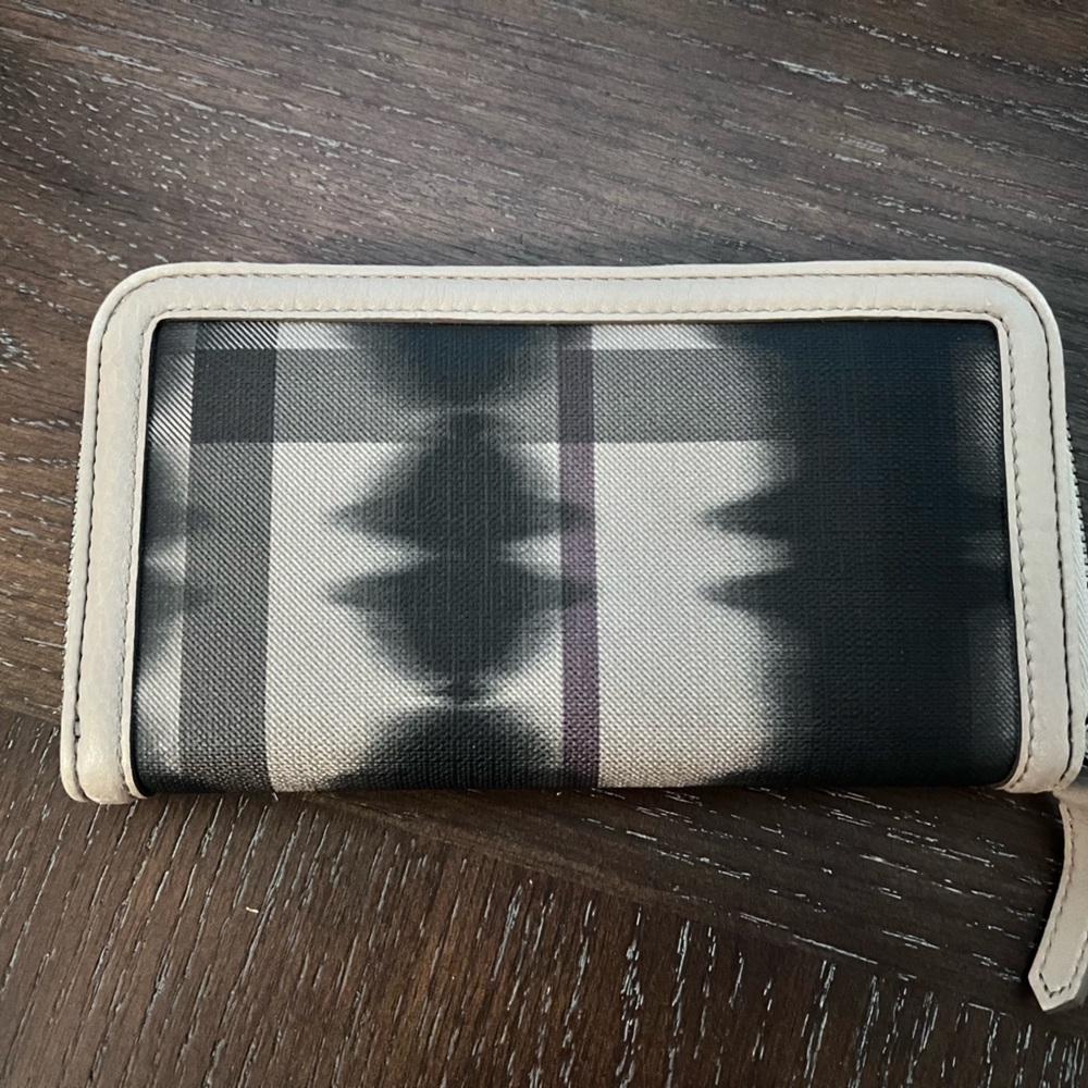 Stylish Black and Cream Wallet